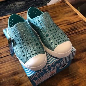 NWT Native teal Jefferson Bling